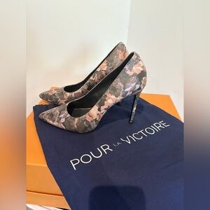 Pour La Victoire Celeste Heel size 7